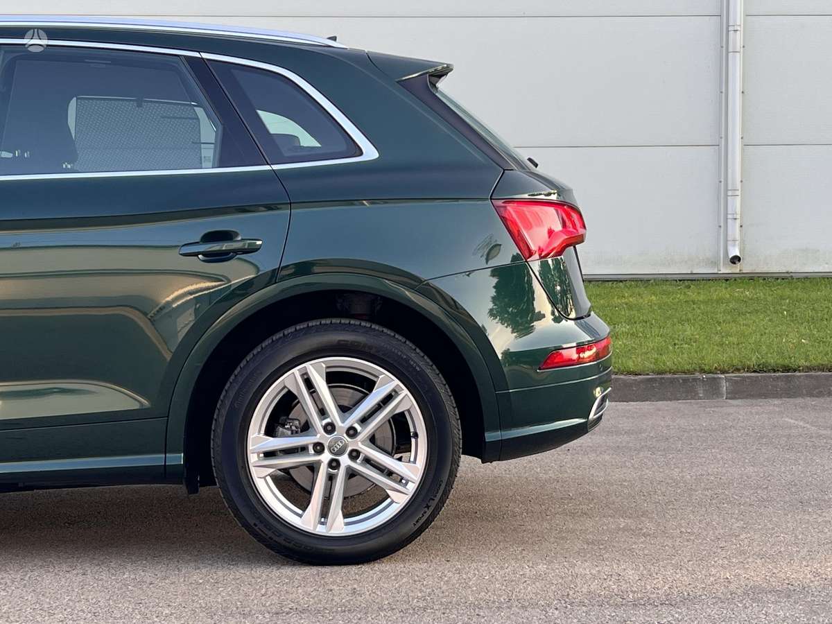 Audi Q5, 2.0 l., off-road / crossover