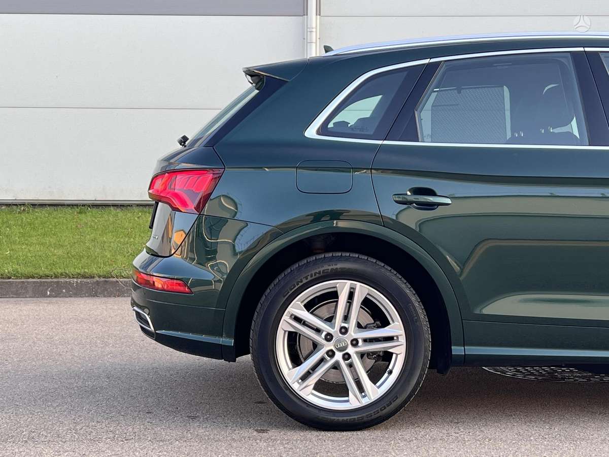 Audi Q5, 2.0 l., off-road / crossover