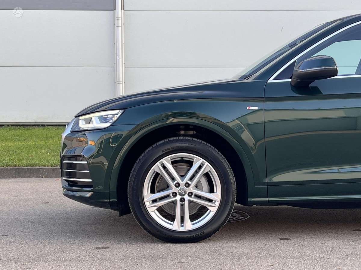 Audi Q5, 2.0 l., off-road / crossover