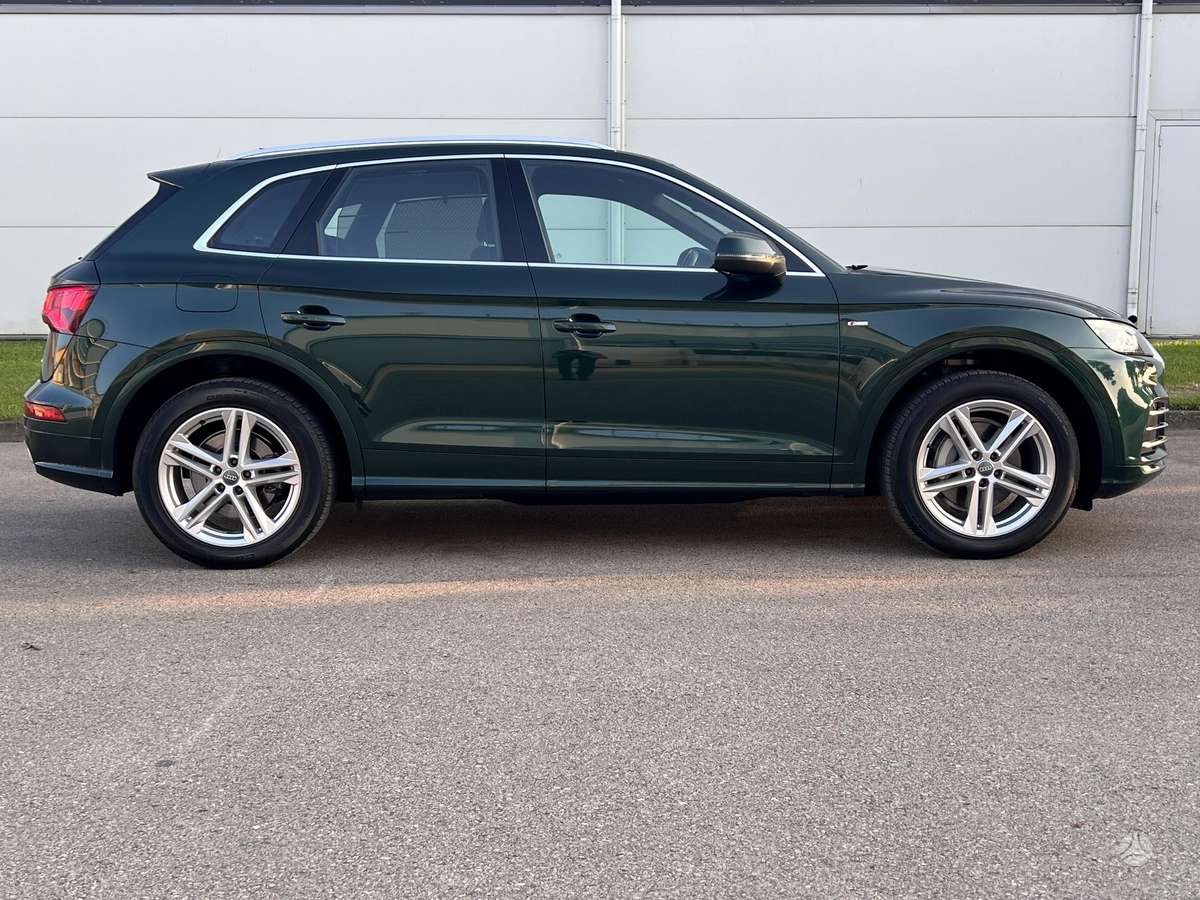 Audi Q5, 2.0 l., off-road / crossover