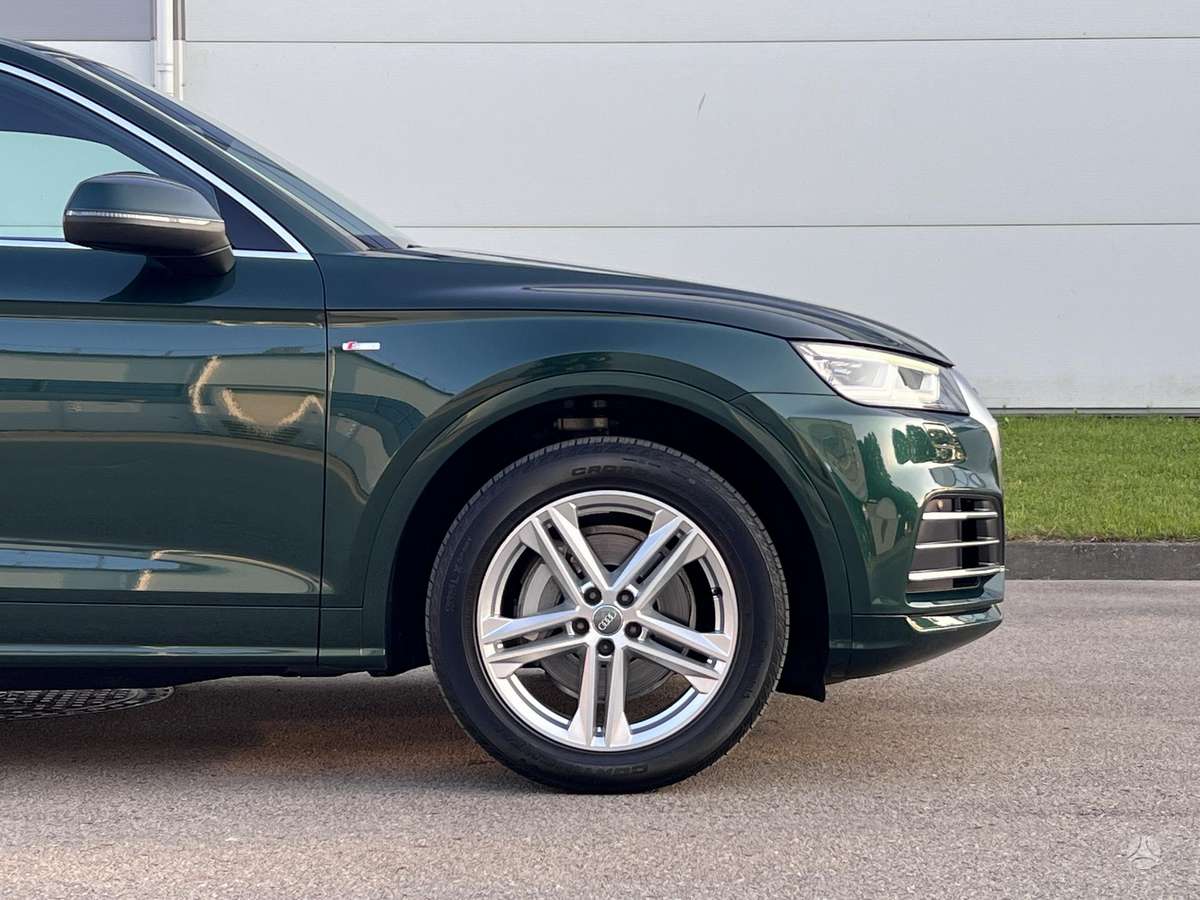Audi Q5, 2.0 l., off-road / crossover