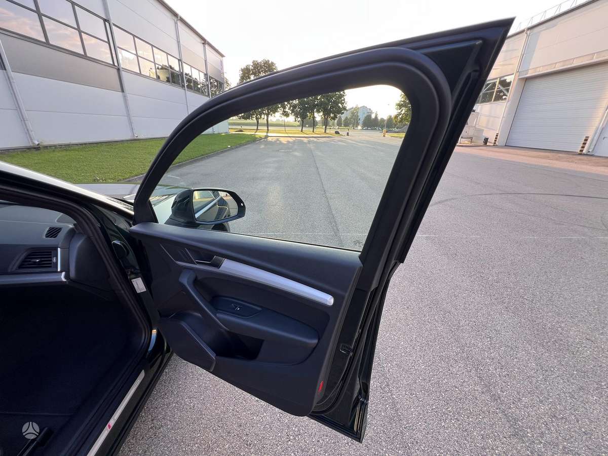 Audi Q5, 2.0 l., off-road / crossover