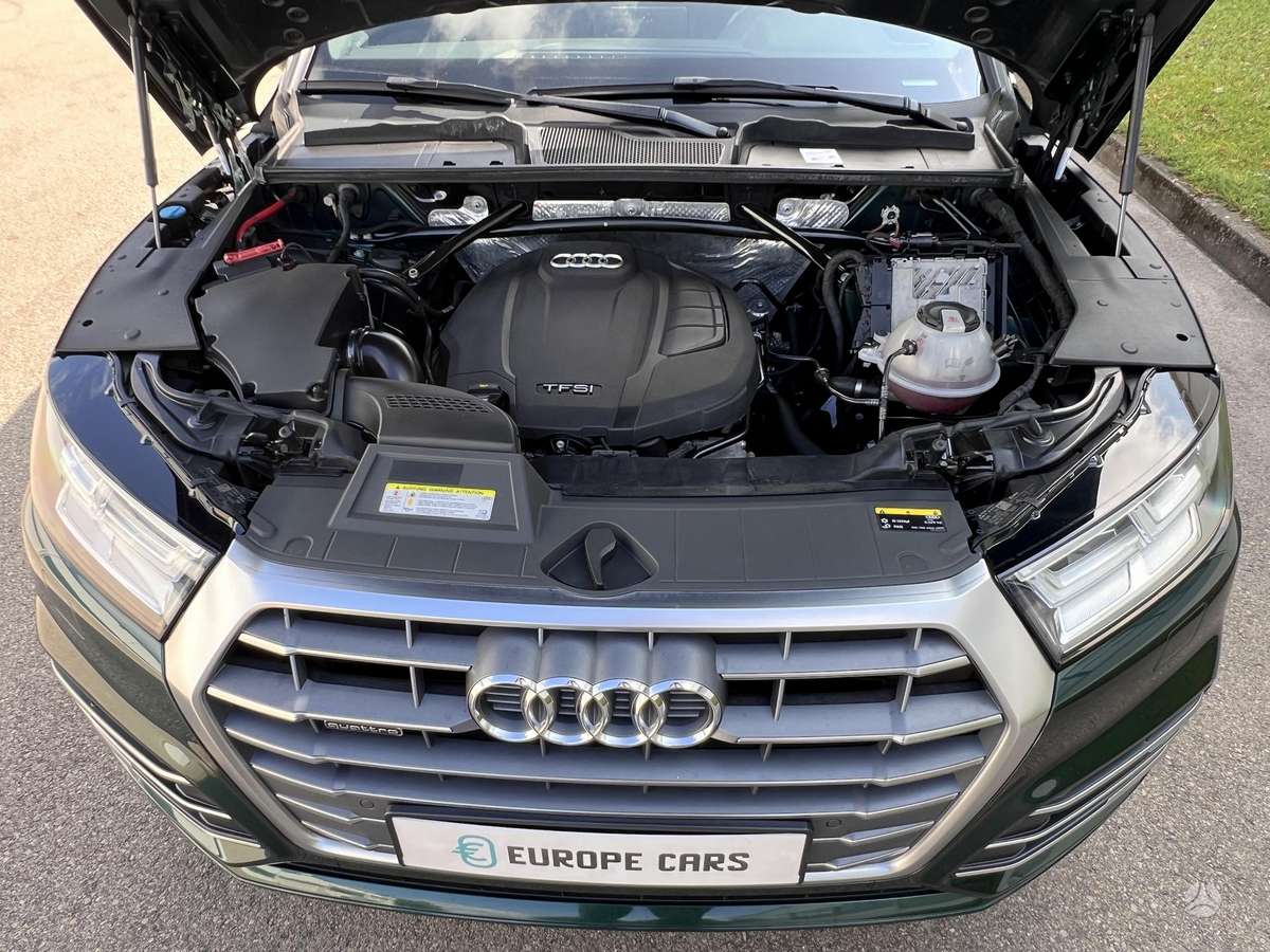Audi Q5, 2.0 l., off-road / crossover
