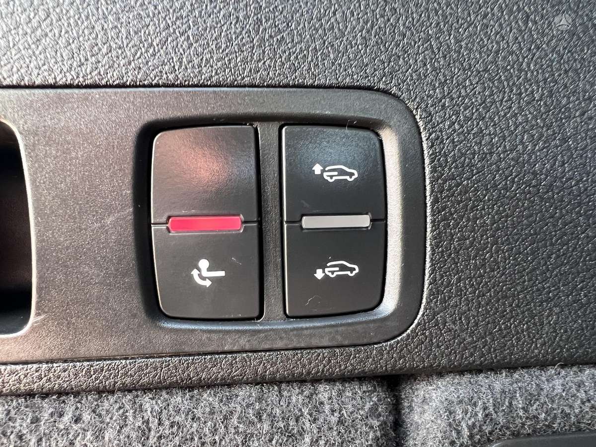 Audi Q5, 2.0 l., off-road / crossover