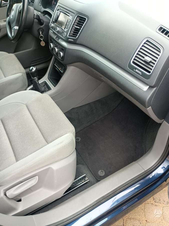 Volkswagen Sharan - 11