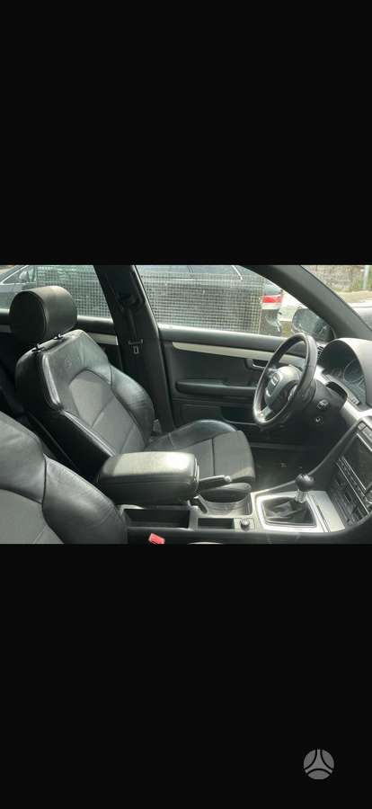 Audi A4 dalimis. Visos dalys yra