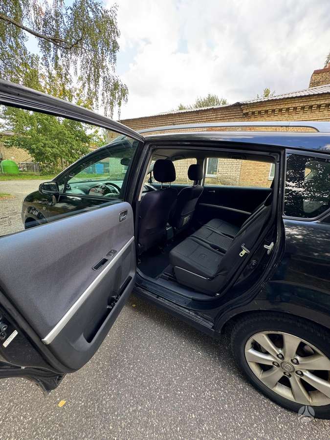 Toyota Corolla Verso - 8