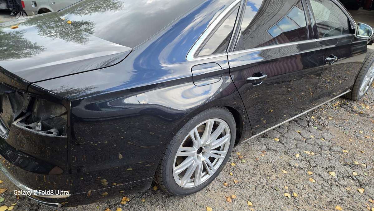 Audi A8 L W12 long