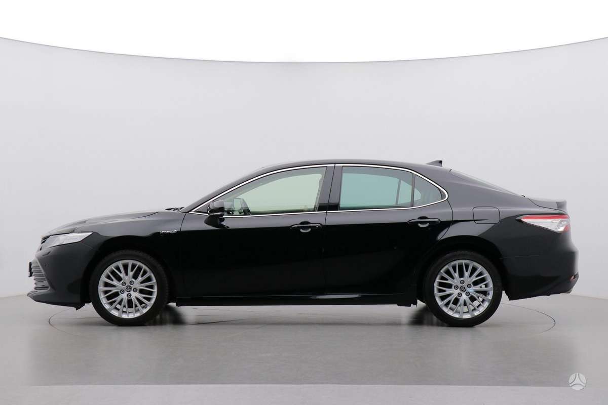 Toyota Camry - 4