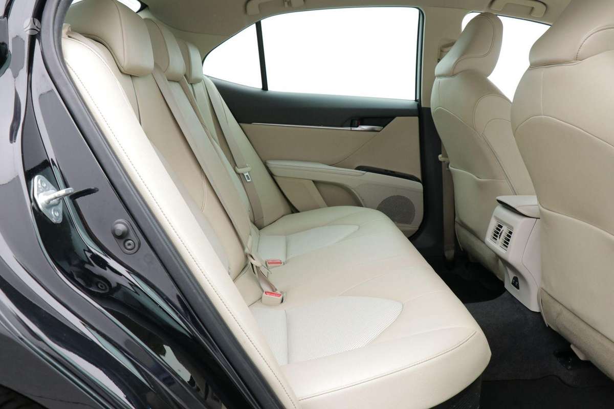 Toyota Camry - 10