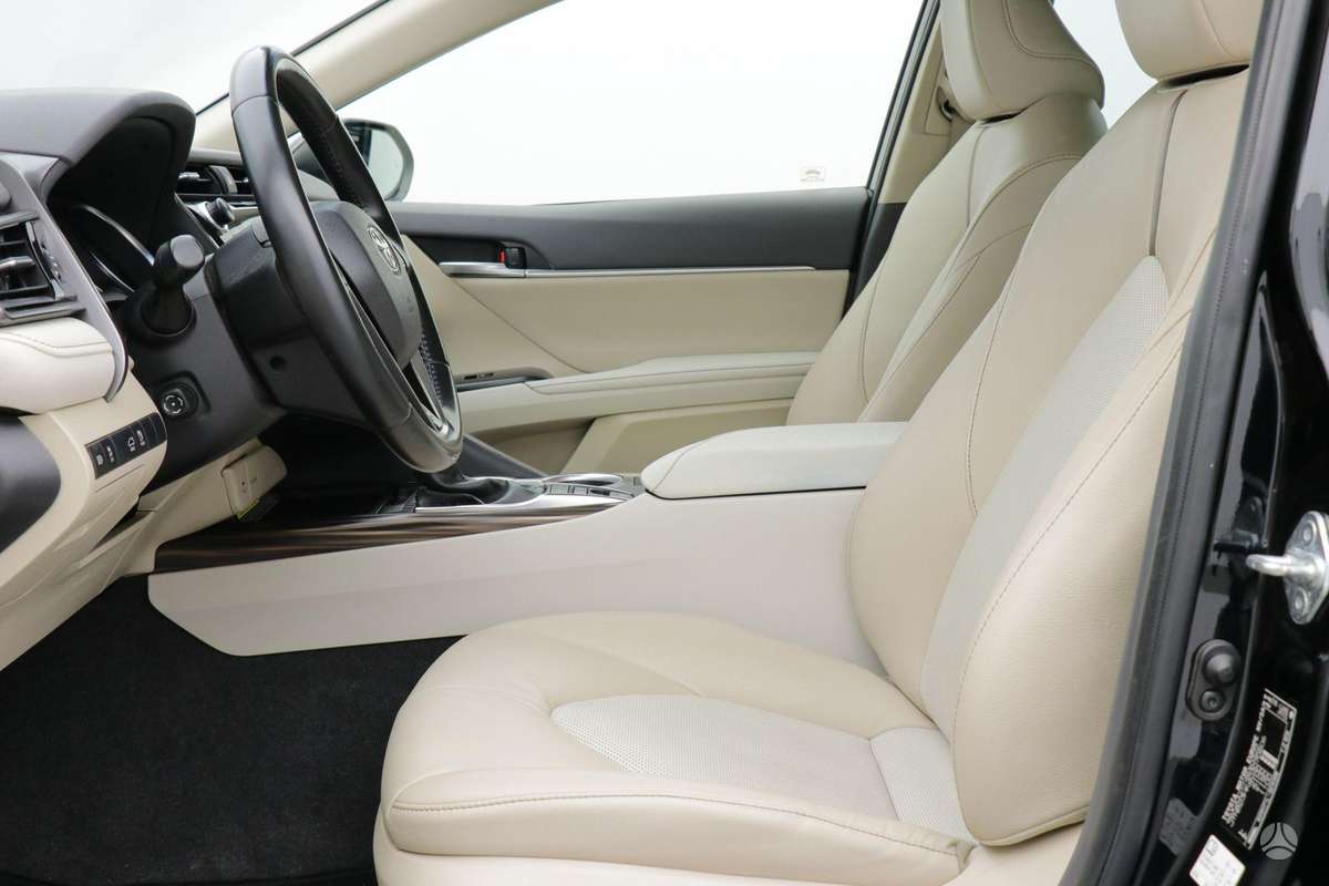 Toyota Camry - 12