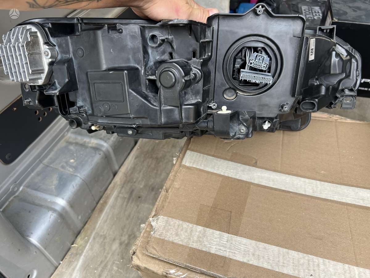 Volvo V90 žibintai