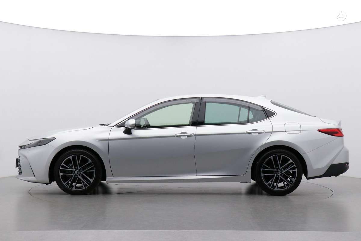Toyota Camry - 4
