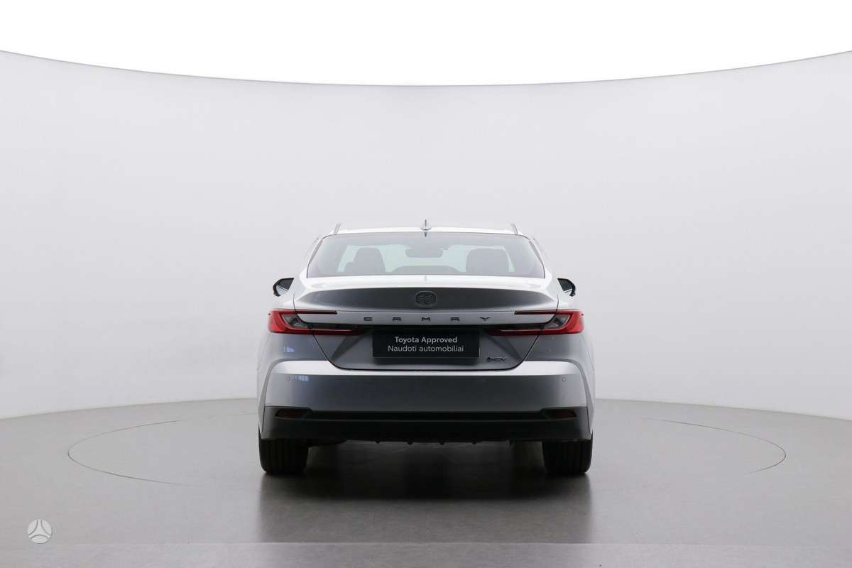 Toyota Camry - 5