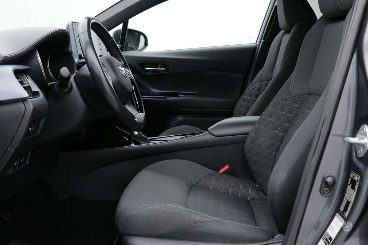 Toyota C-HR - 12