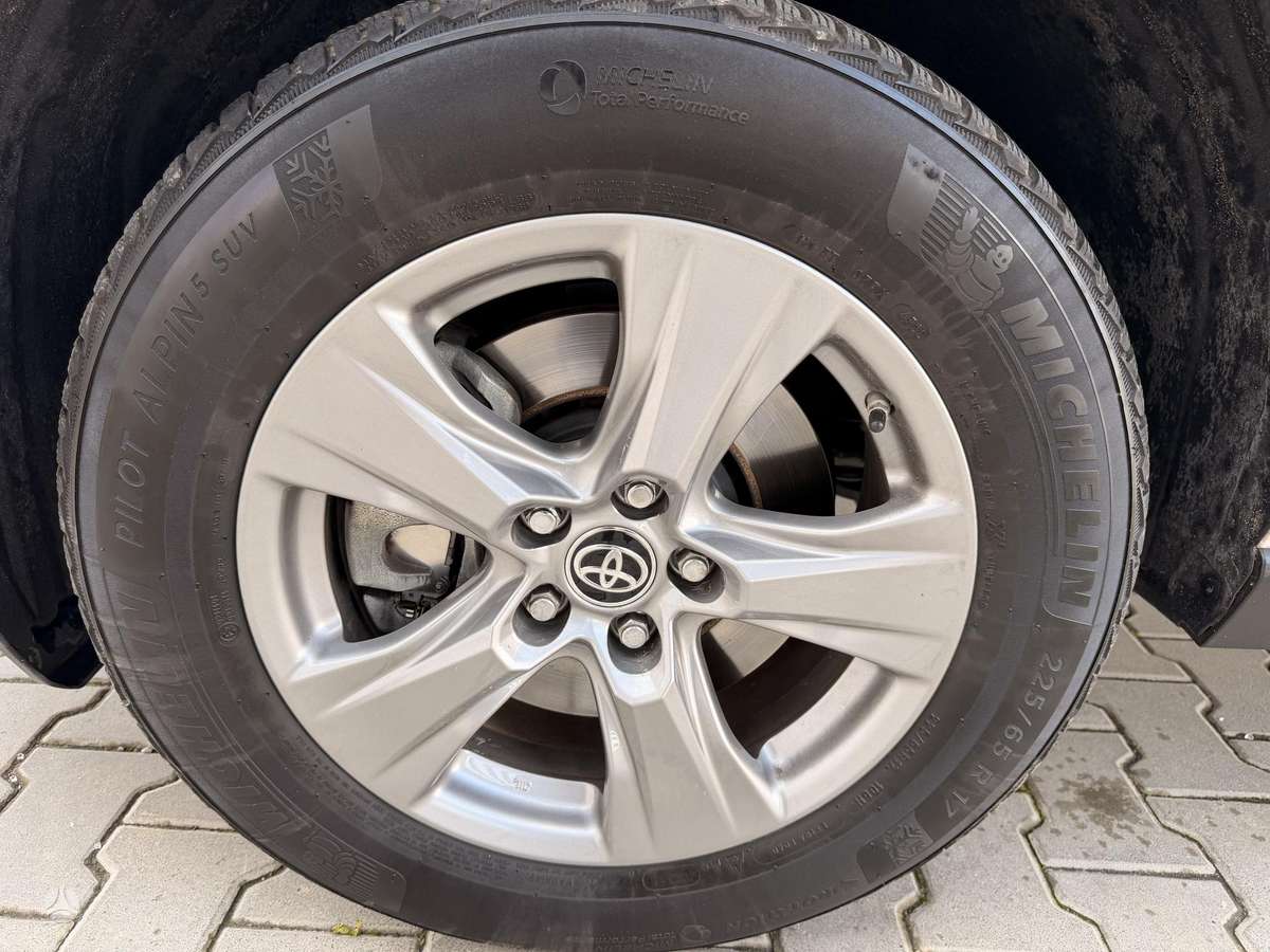 Toyota RAV4 - 9