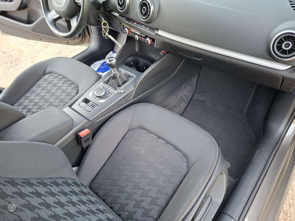 Audi A3, 1.6 l., Хэтчбек