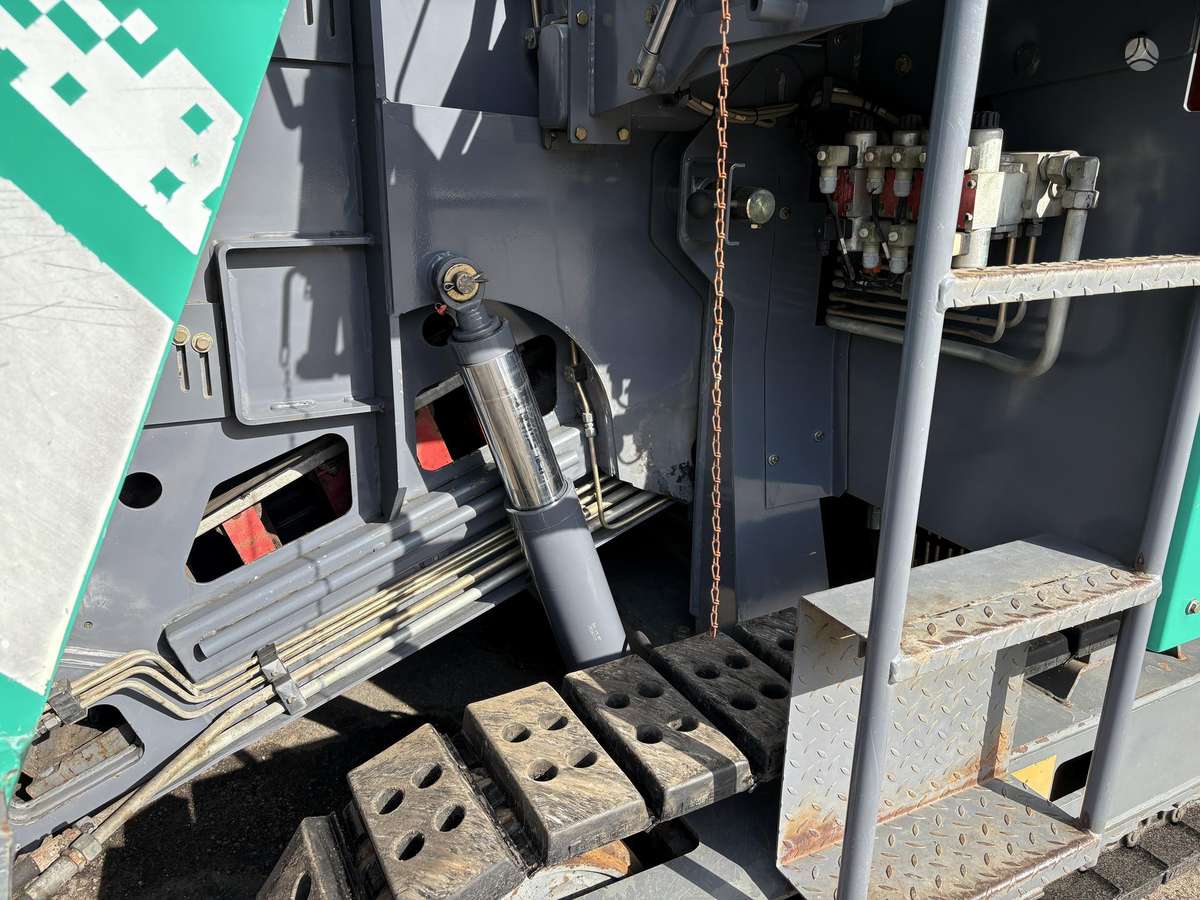 Vögele MT1000-1, paving machinery