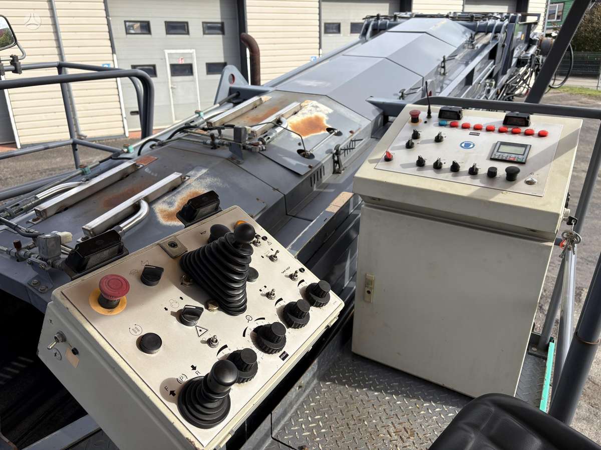 Vögele MT1000-1, paving machinery