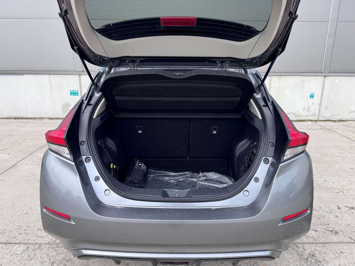 Nissan Leaf, 40 kWh, hatchback