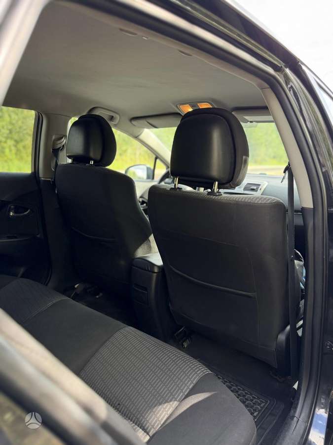 Toyota Avensis - 8