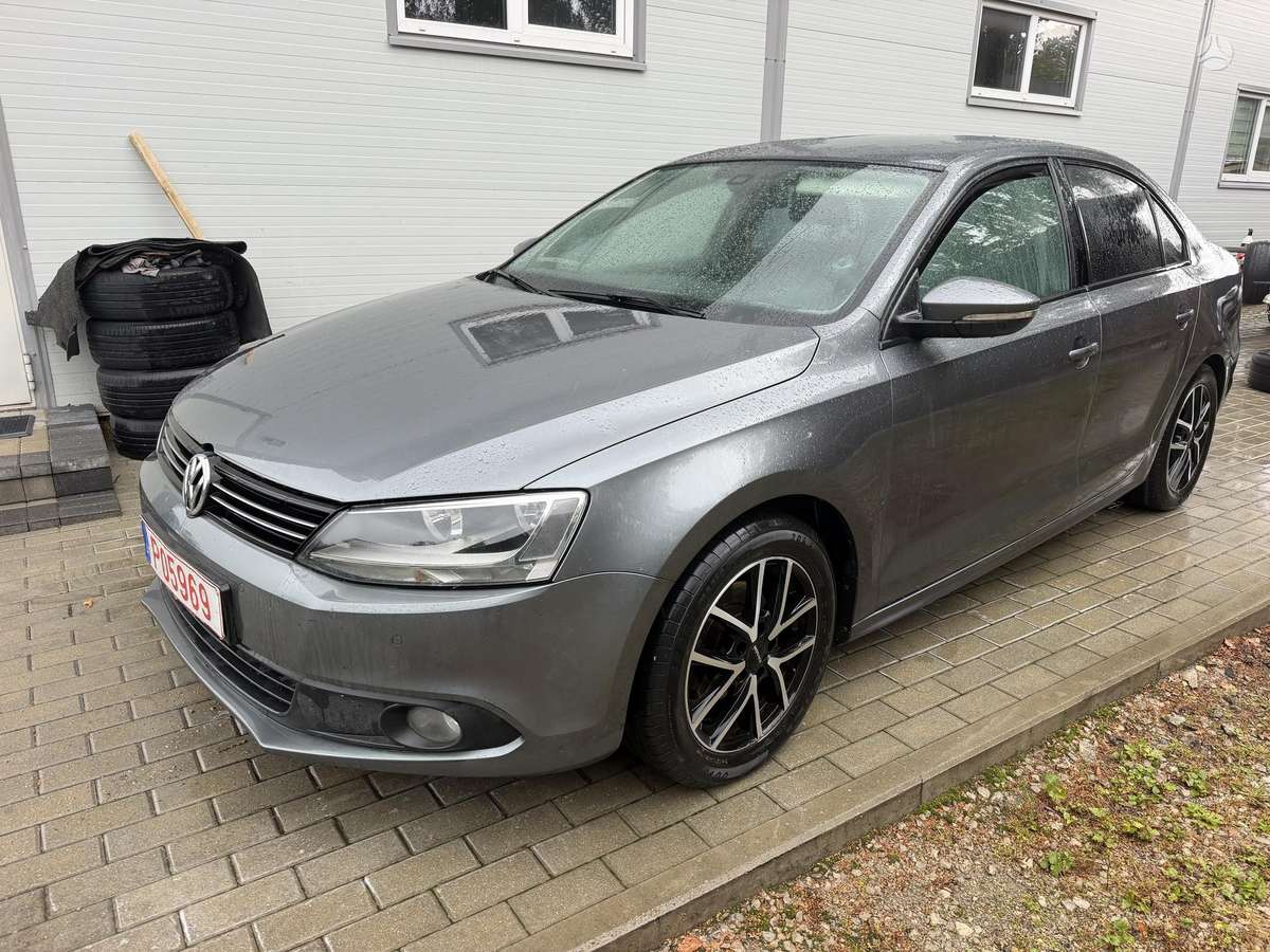 Volkswagen Jetta - 1