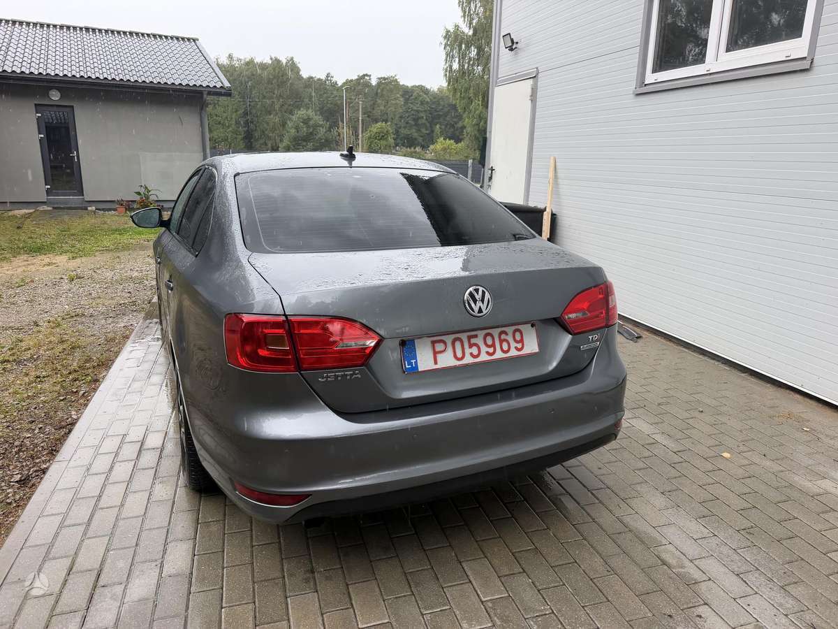 Volkswagen Jetta - 5
