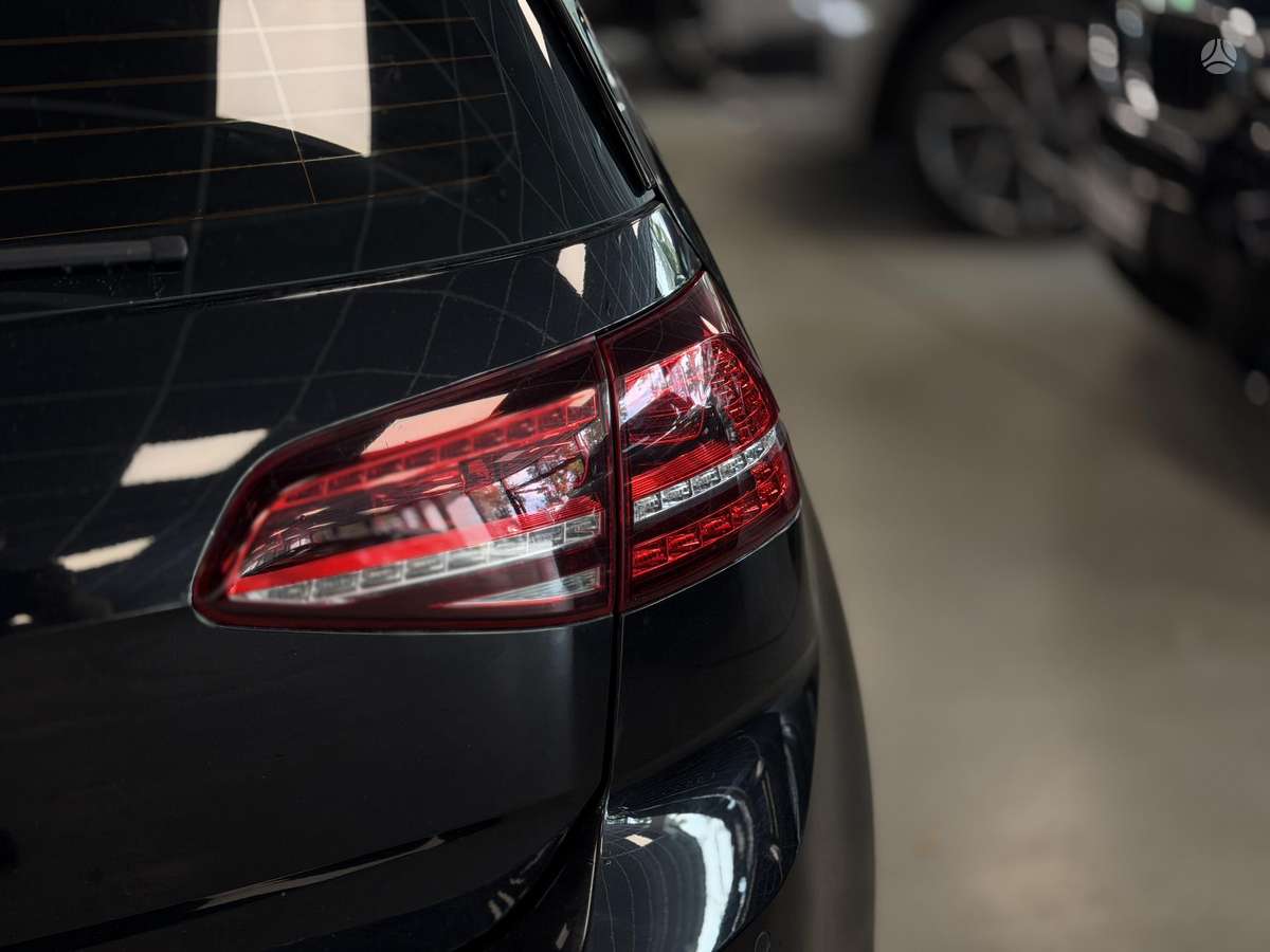 Volkswagen Golf - 5