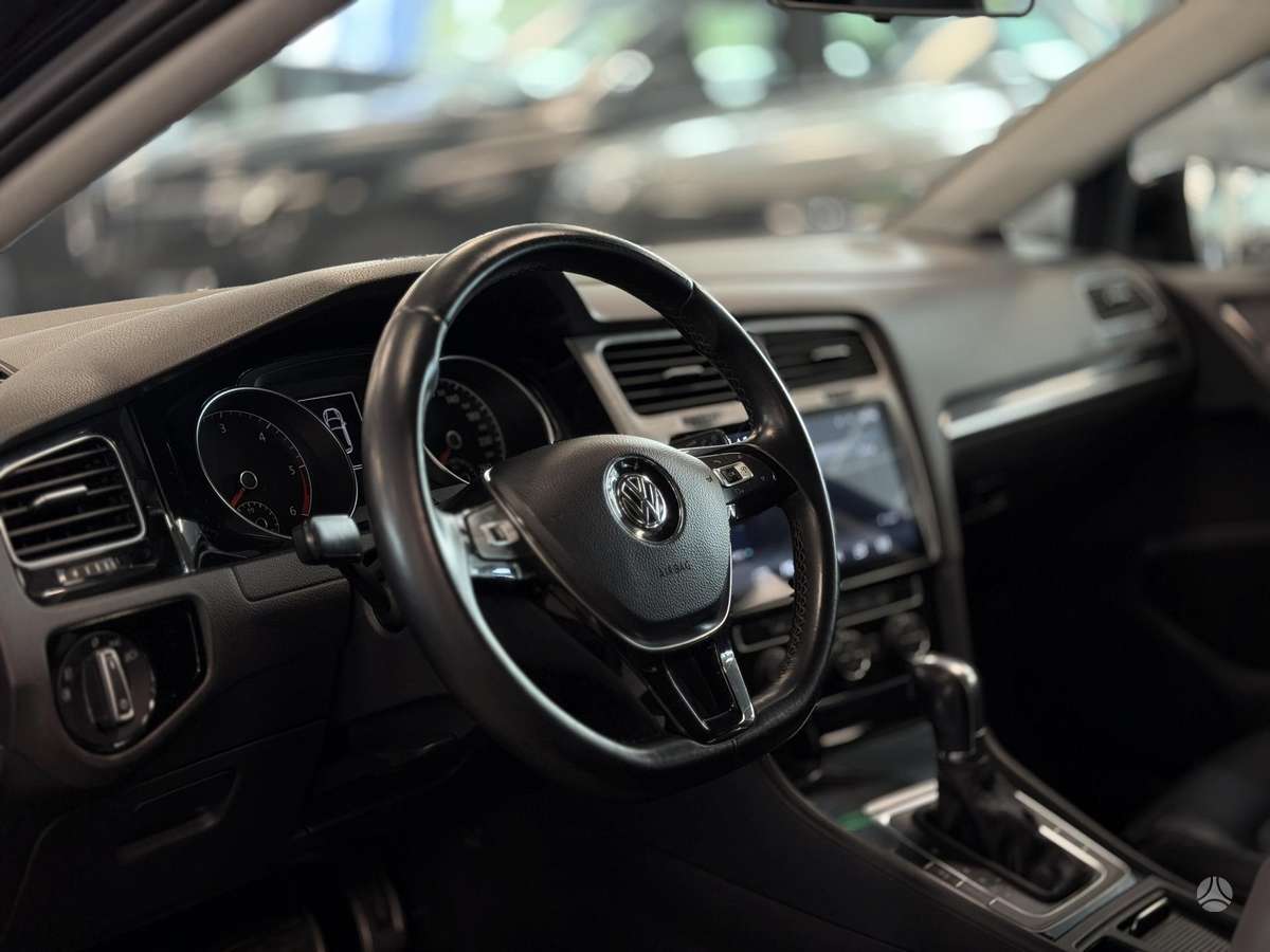 Volkswagen Golf - 6