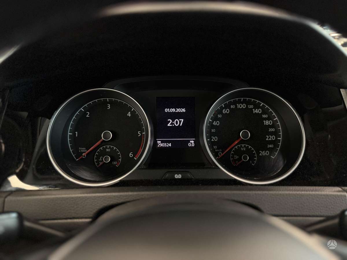 Volkswagen Golf - 10
