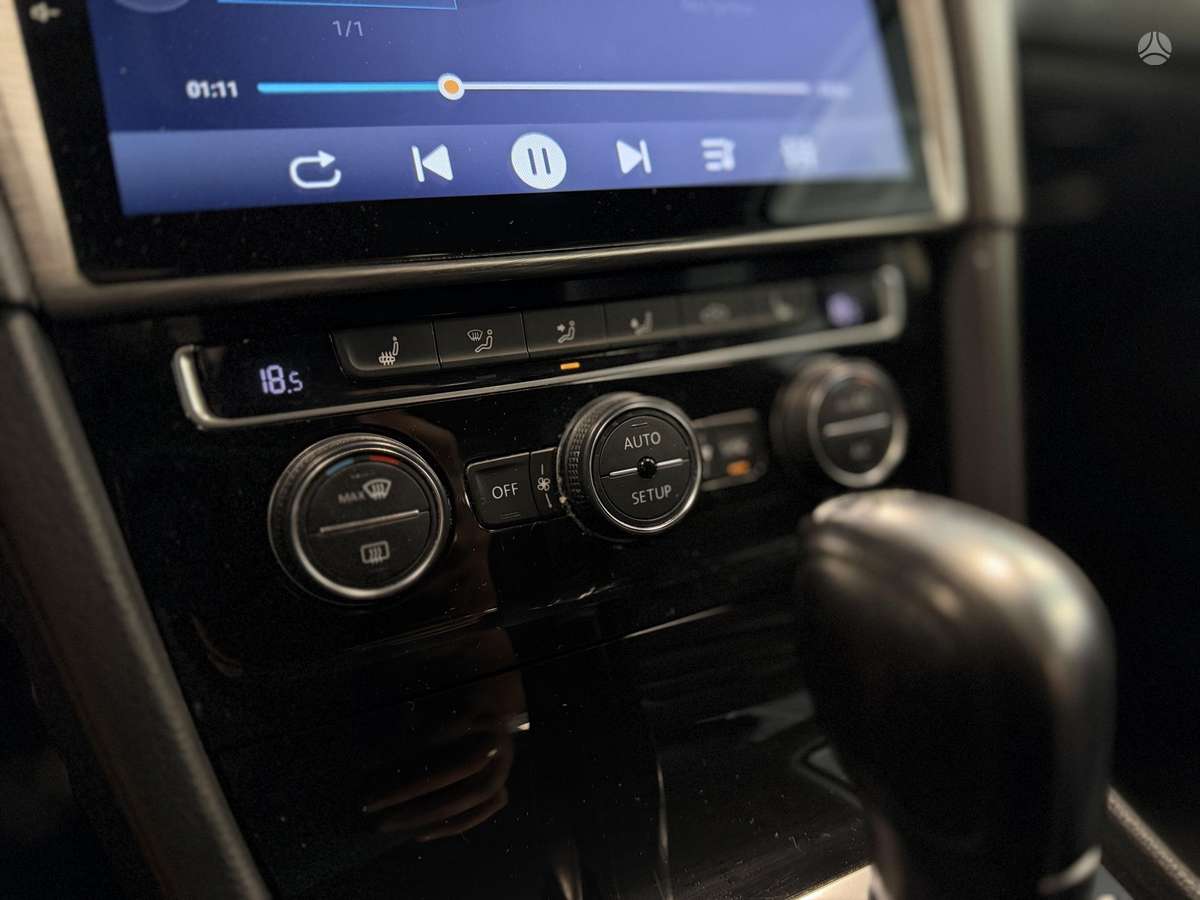 Volkswagen Golf - 8