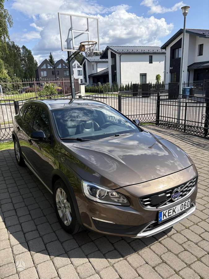 Volvo V60 Cross Country - 1