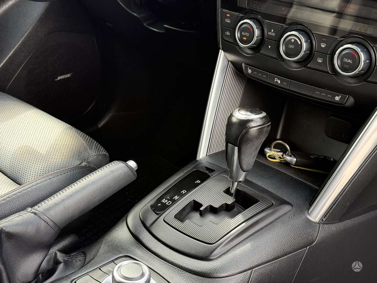 Mazda CX-5, 2.2 l., off-road / crossover