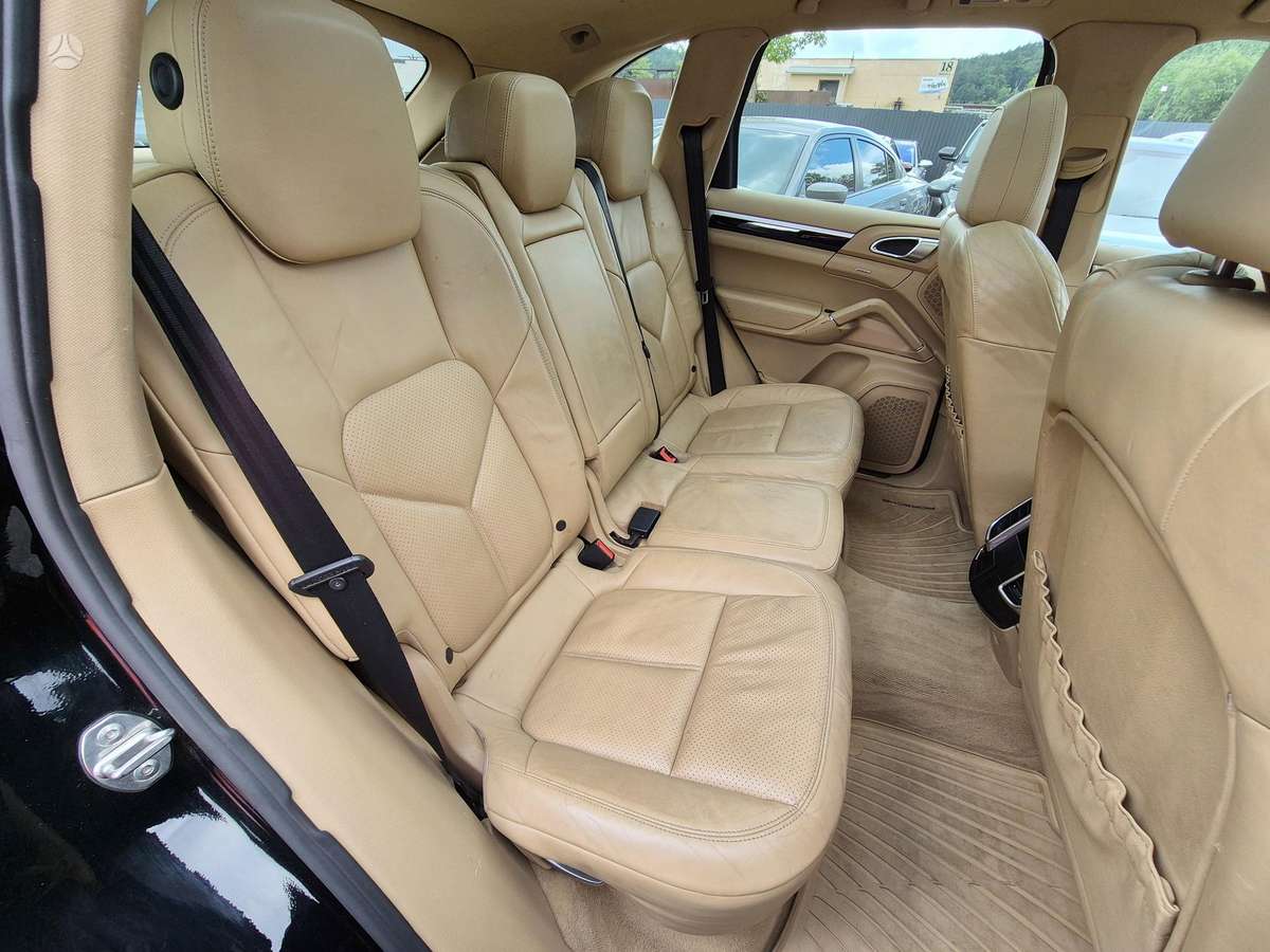 Porsche Cayenne - 10