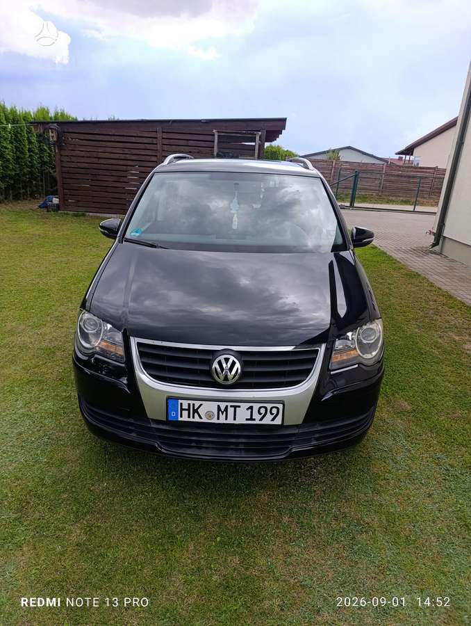 Volkswagen Touran - 1