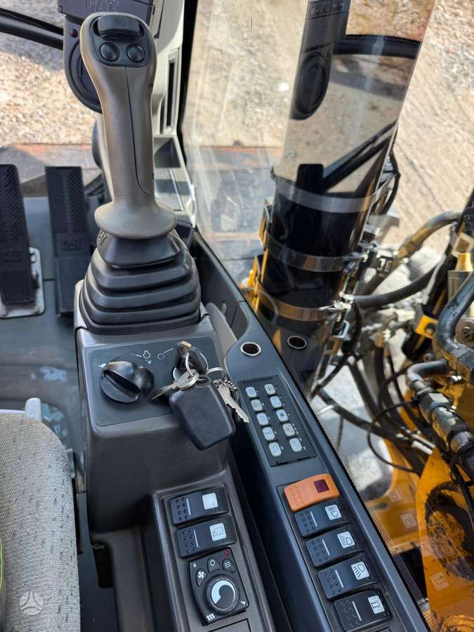 Caterpillar M316D, ekskavatoriai