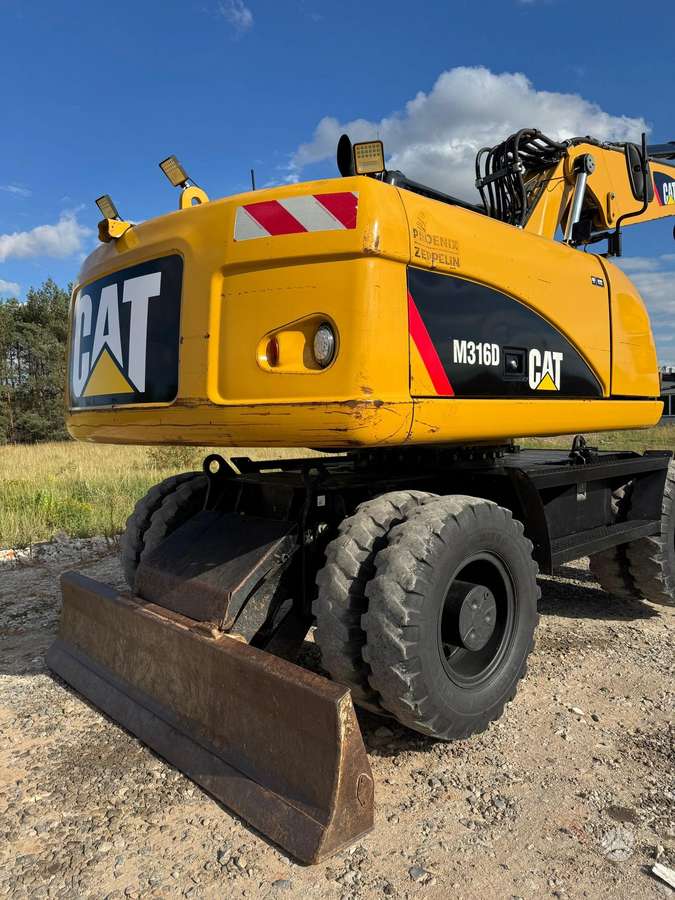 Caterpillar M316D, ekskavatoriai