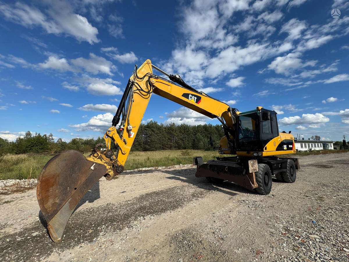 Caterpillar M316D, ekskavatoriai