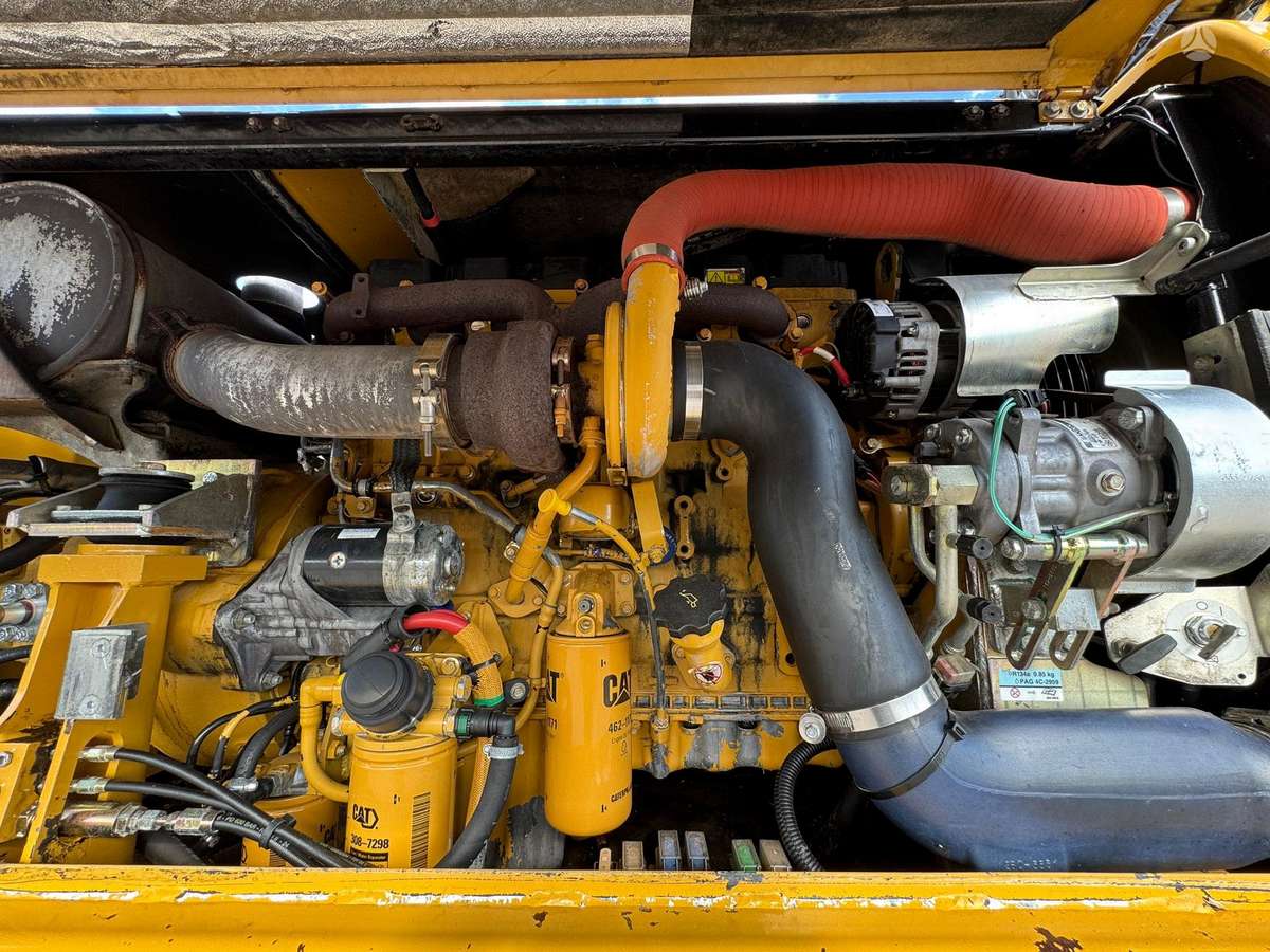 Caterpillar M316D, ekskavatoriai