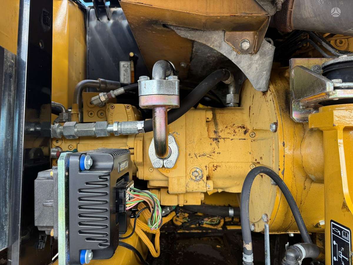 Caterpillar M316D, ekskavatoriai