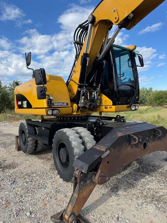 Caterpillar M316D, ekskavatoriai