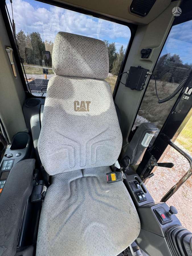 Caterpillar M316D, ekskavatoriai