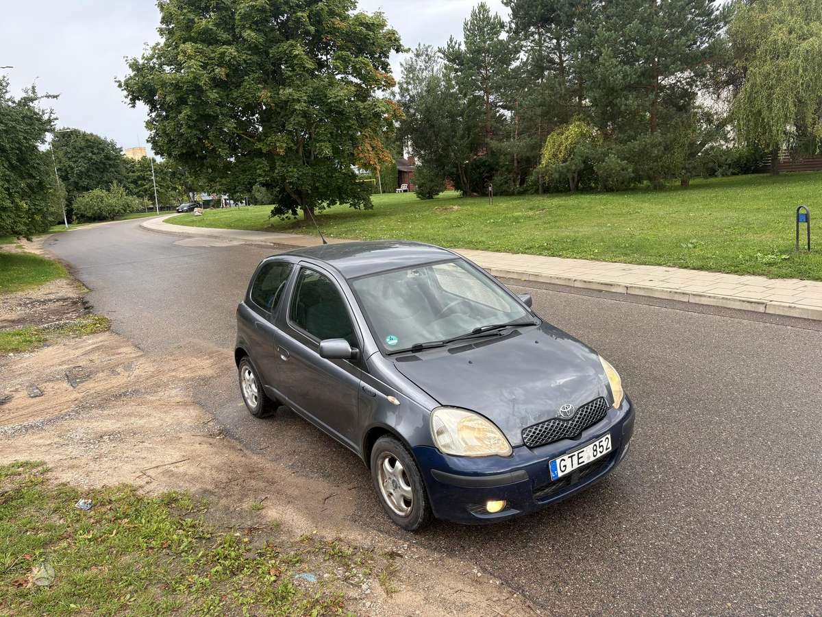 Toyota Yaris - 1