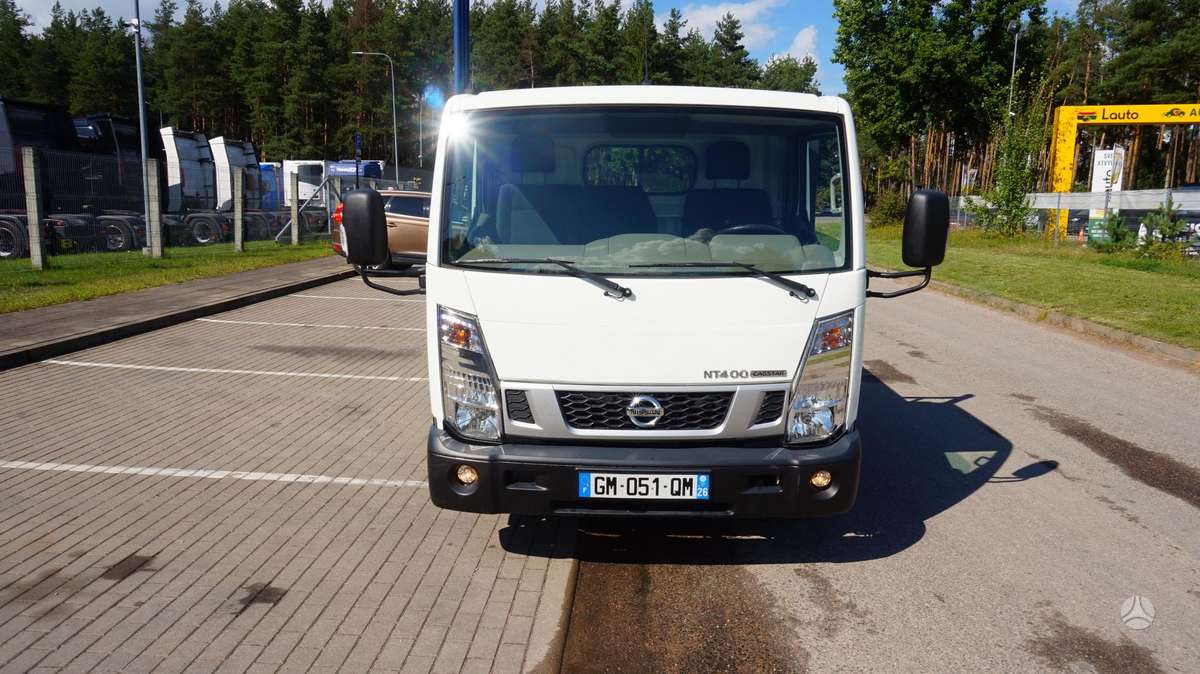 Nissan Cabstar, dropside trucks