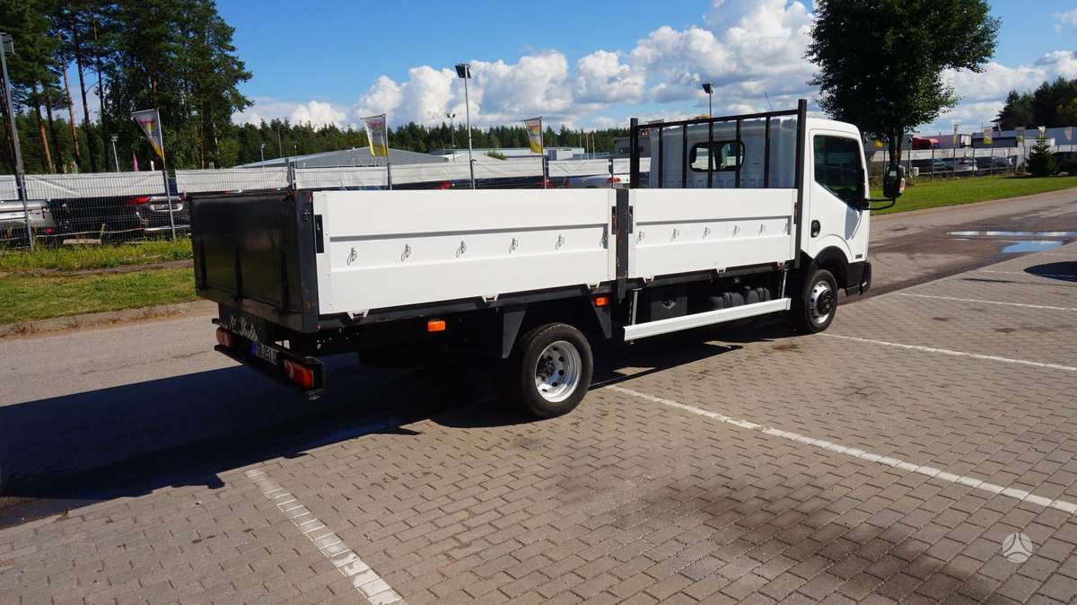 Nissan Cabstar, dropside trucks