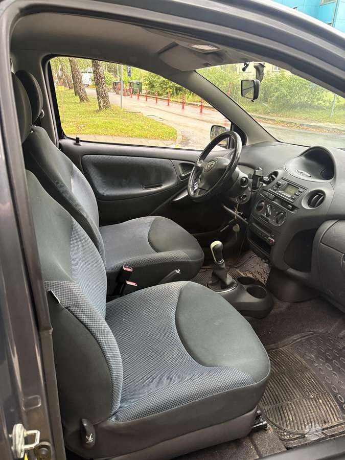Toyota Yaris - 4