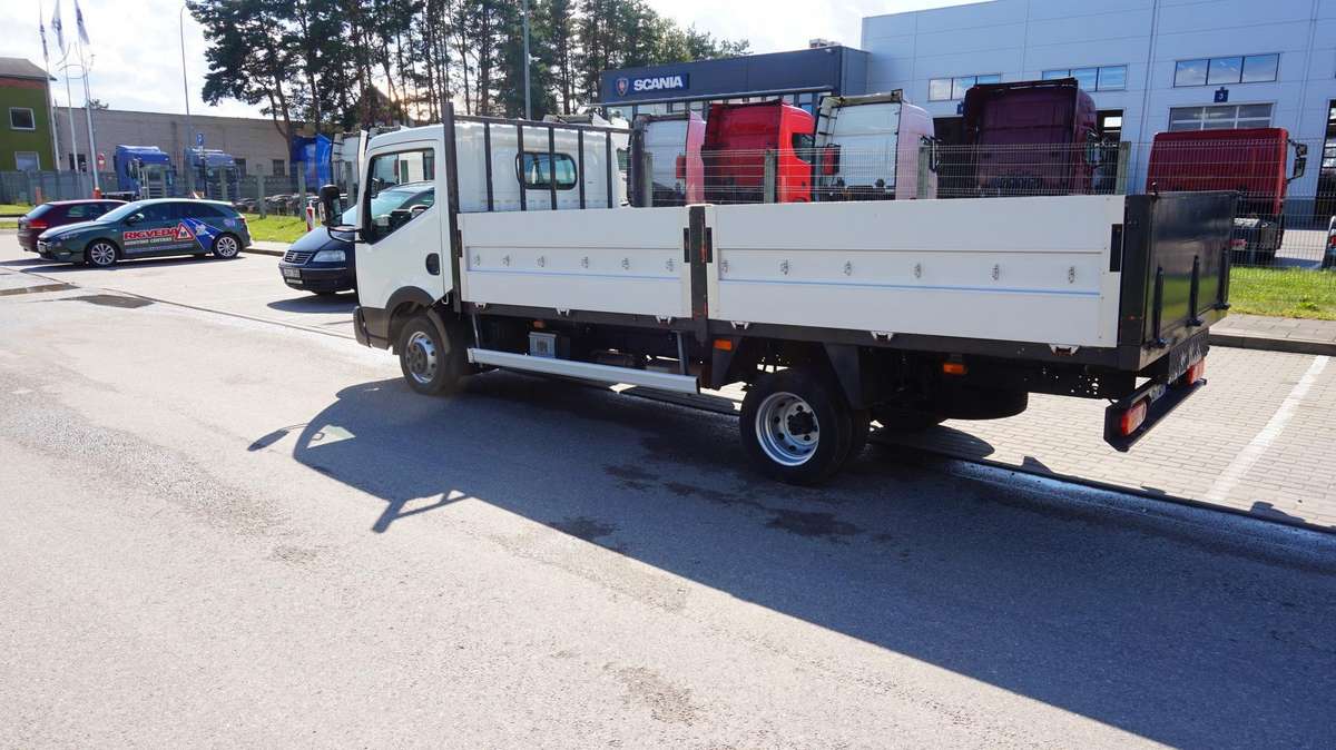 Nissan Cabstar, dropside trucks