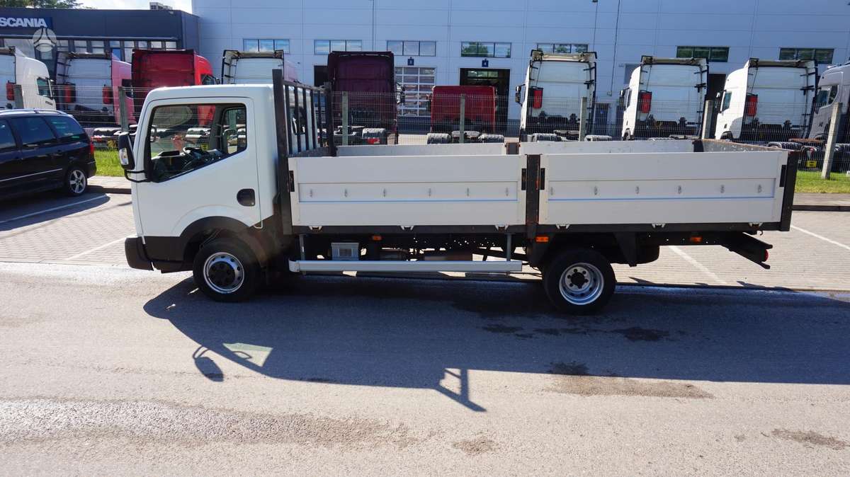 Nissan Cabstar, dropside trucks