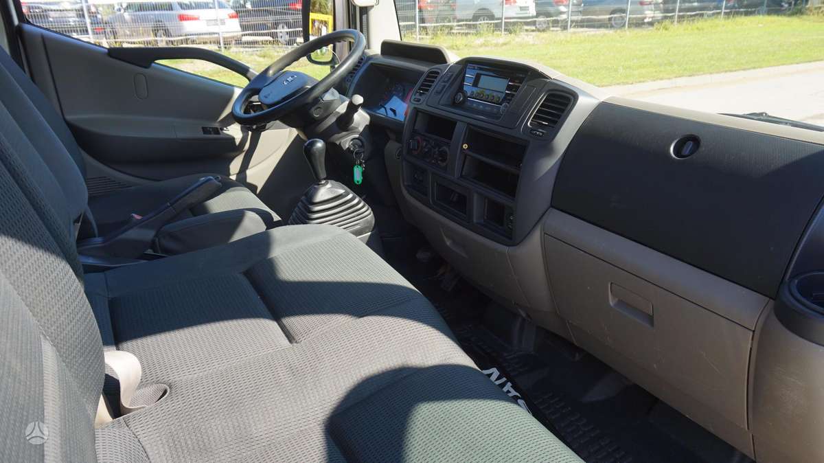 Nissan Cabstar, dropside trucks