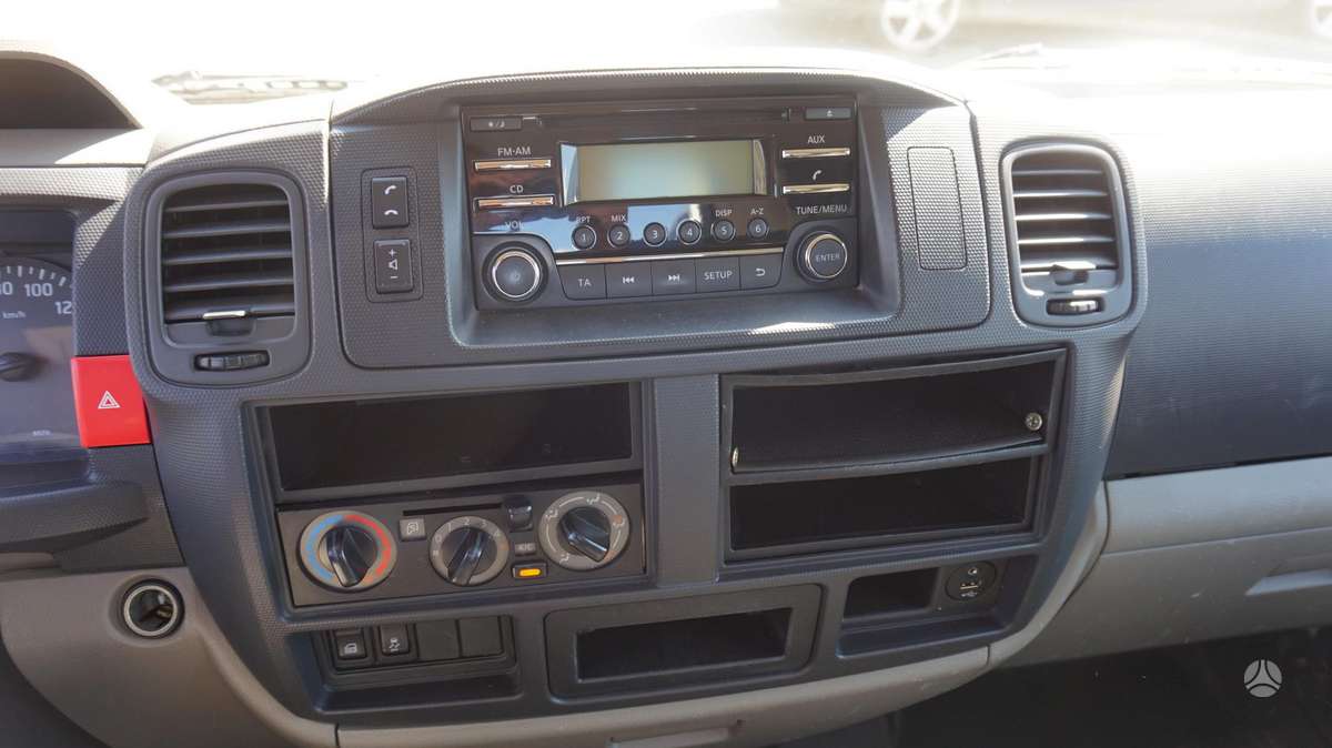 Nissan Cabstar, bortu